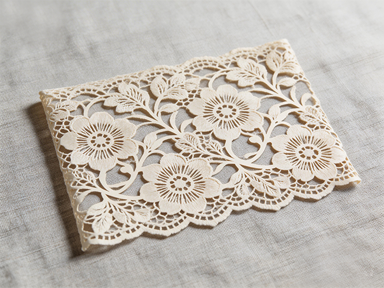 Bakit lumilipat ang mga sistema ng pagputol ng tela sa mga multi-axis na laser controller? Ang kahusayan ay susi.